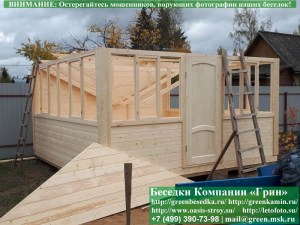 4x4steklo22.05.800_300x225 image Закрытая застекленная беседка 4х4. Дверь деревянная по центру. Задняя стенка глухая. Стекла с 3-х сторон