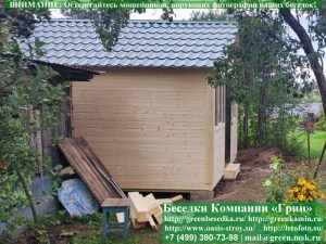 4x4steklo24-04_300x225 image Закрытая застекленная беседка 4х4. Дверь деревянная по центру. Задняя стенка глухая. Стекла с 3-х сторон