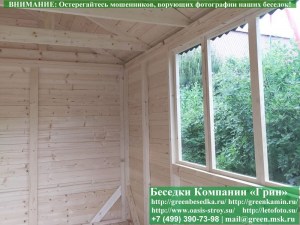4x4steklo24-06_300x225 image Закрытая застекленная беседка 4х4. Дверь деревянная по центру. Задняя стенка глухая. Стекла с 3-х сторон